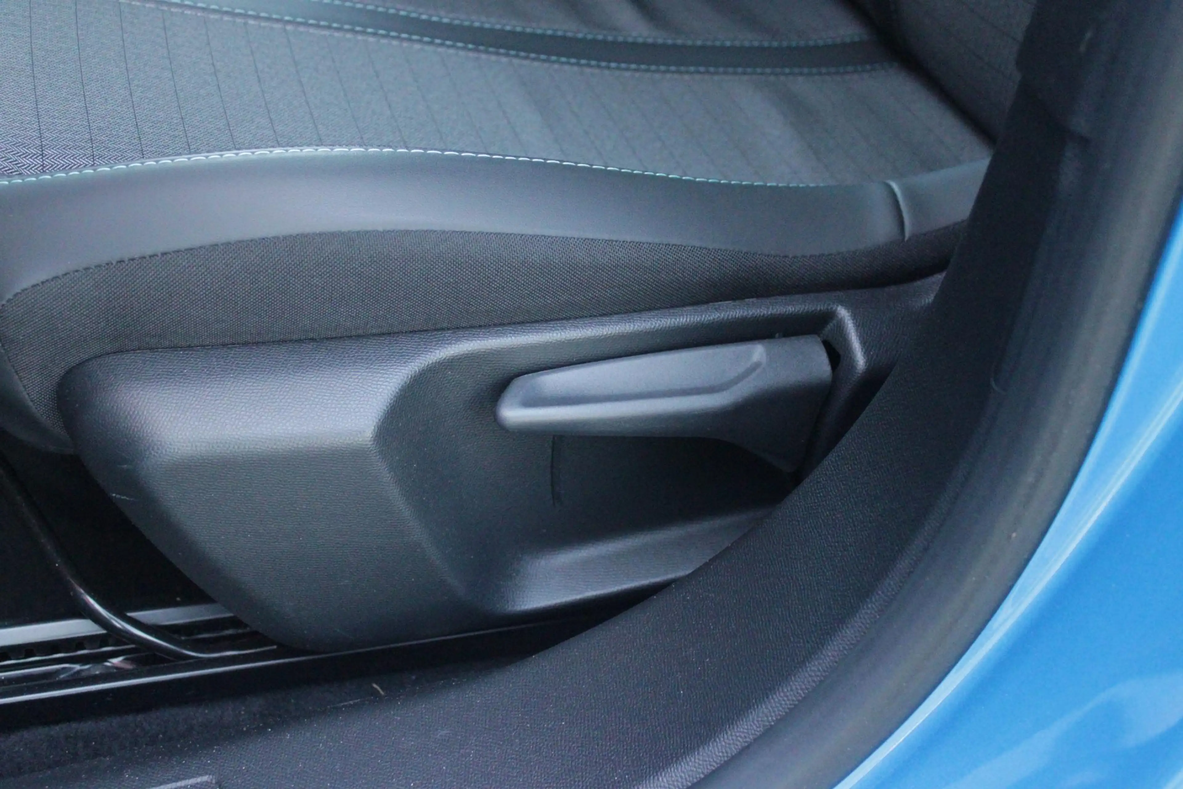 Peugeot 2008 1.2 130PK ALLURE PACK | TREKHAAK AFNEEMBAAR | NAVI — photo 25