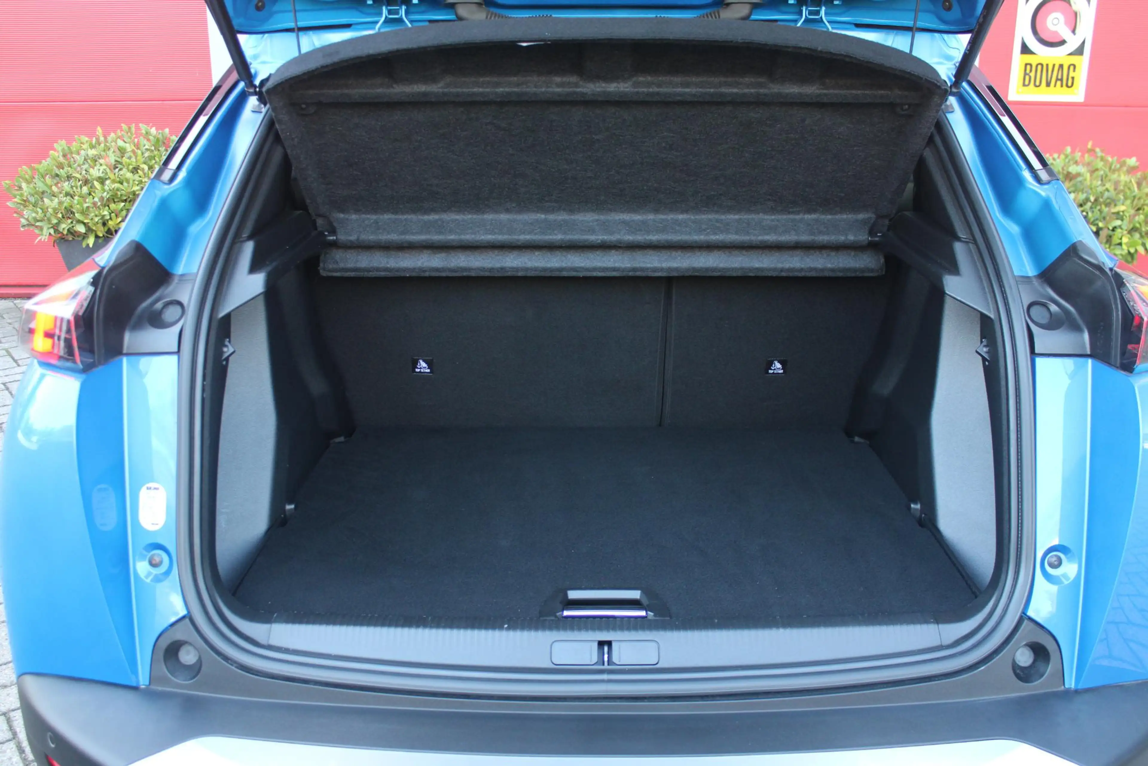 Peugeot 2008 1.2 130PK ALLURE PACK | TREKHAAK AFNEEMBAAR | NAVI — photo 9