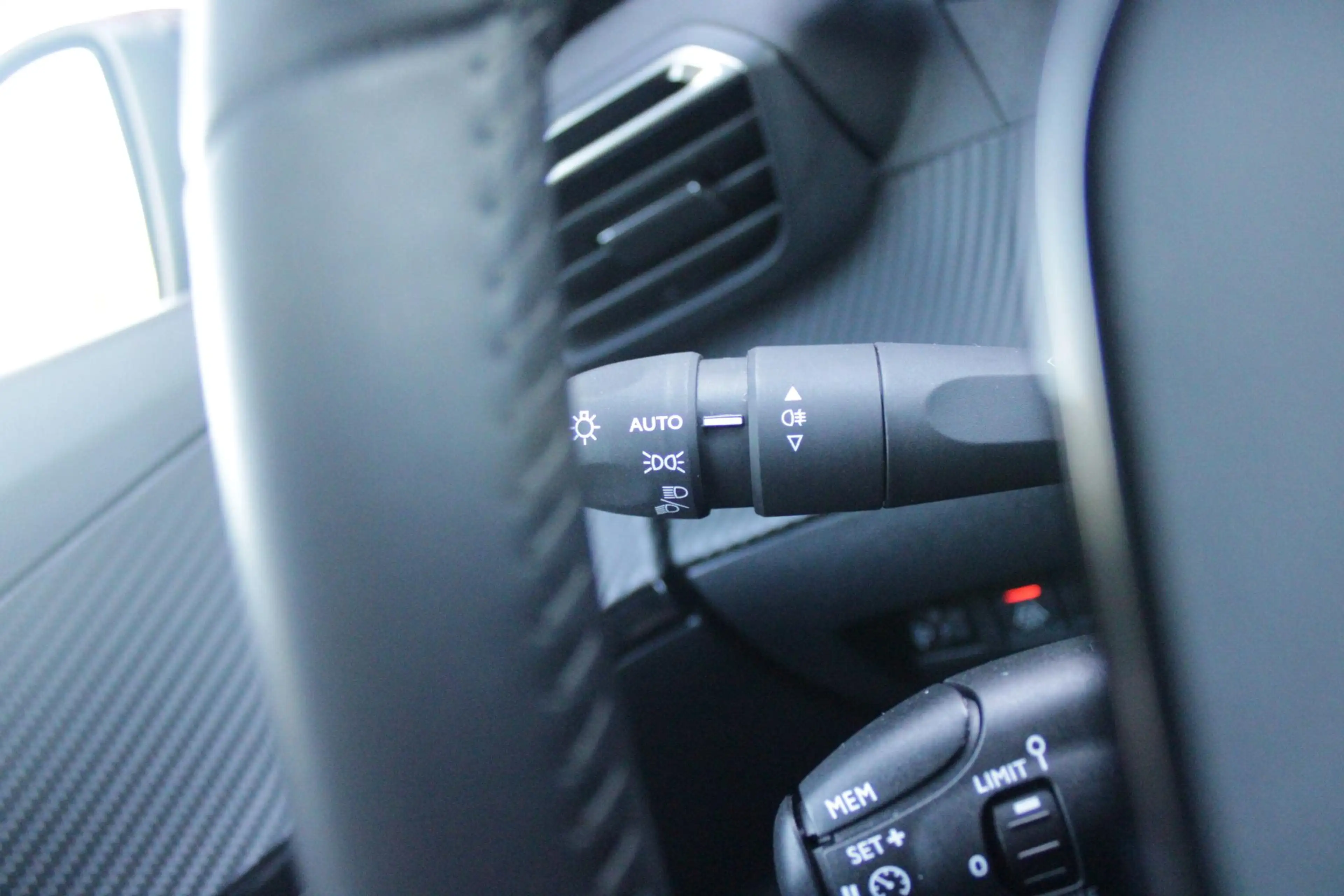 Peugeot 2008 1.2 130PK ALLURE PACK | TREKHAAK AFNEEMBAAR | NAVI — photo 19