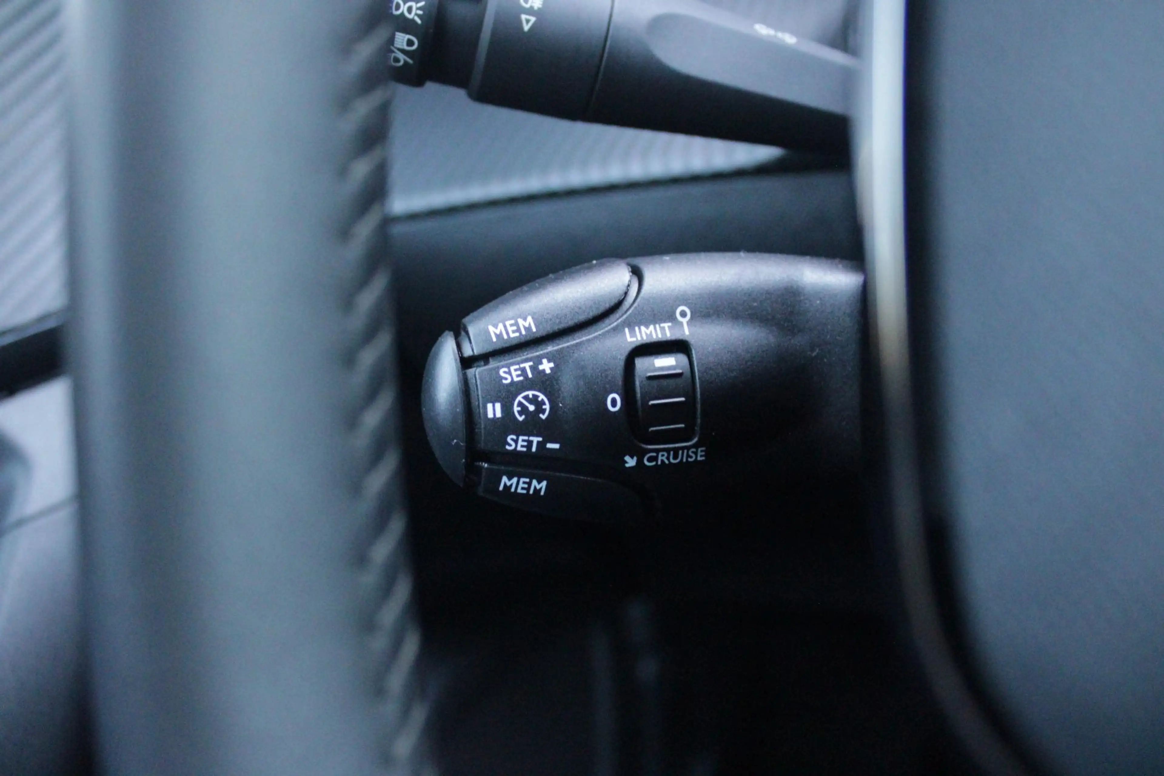 Peugeot 2008 1.2 130PK ALLURE PACK | TREKHAAK AFNEEMBAAR | NAVI — photo 23
