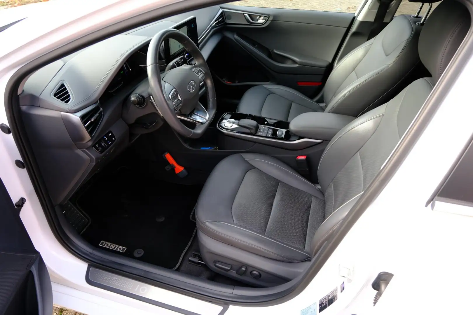 Hyundai IONIQ Premium EV 38 kWh Aut. Белый - 2