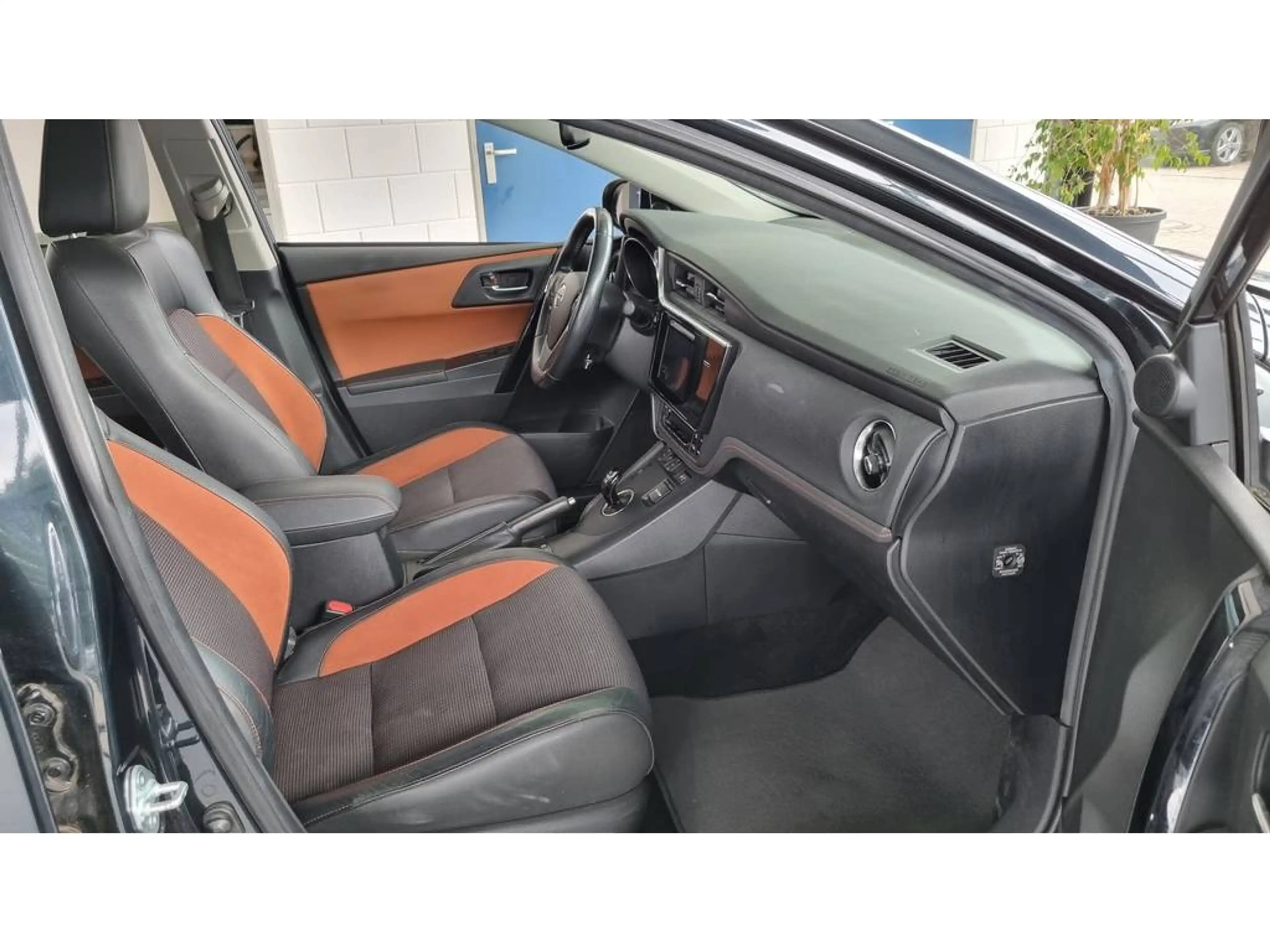 Toyota Auris Touring Sports TS 1.8 Business Pro | Navigatie | L — photo 21