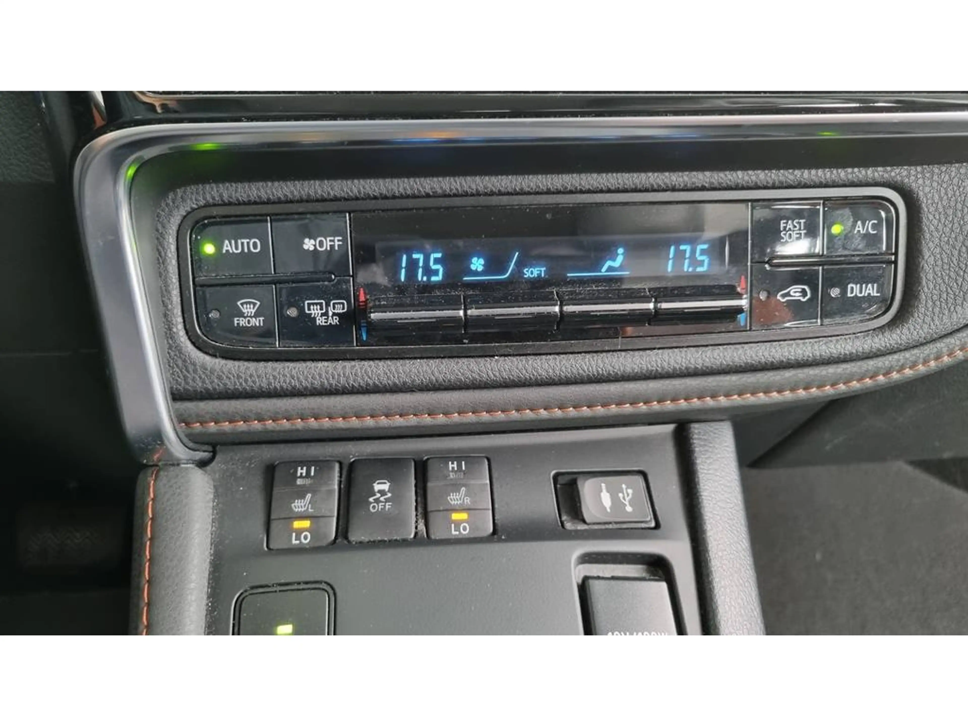 Toyota Auris Touring Sports TS 1.8 Business Pro | Navigatie | L — photo 19