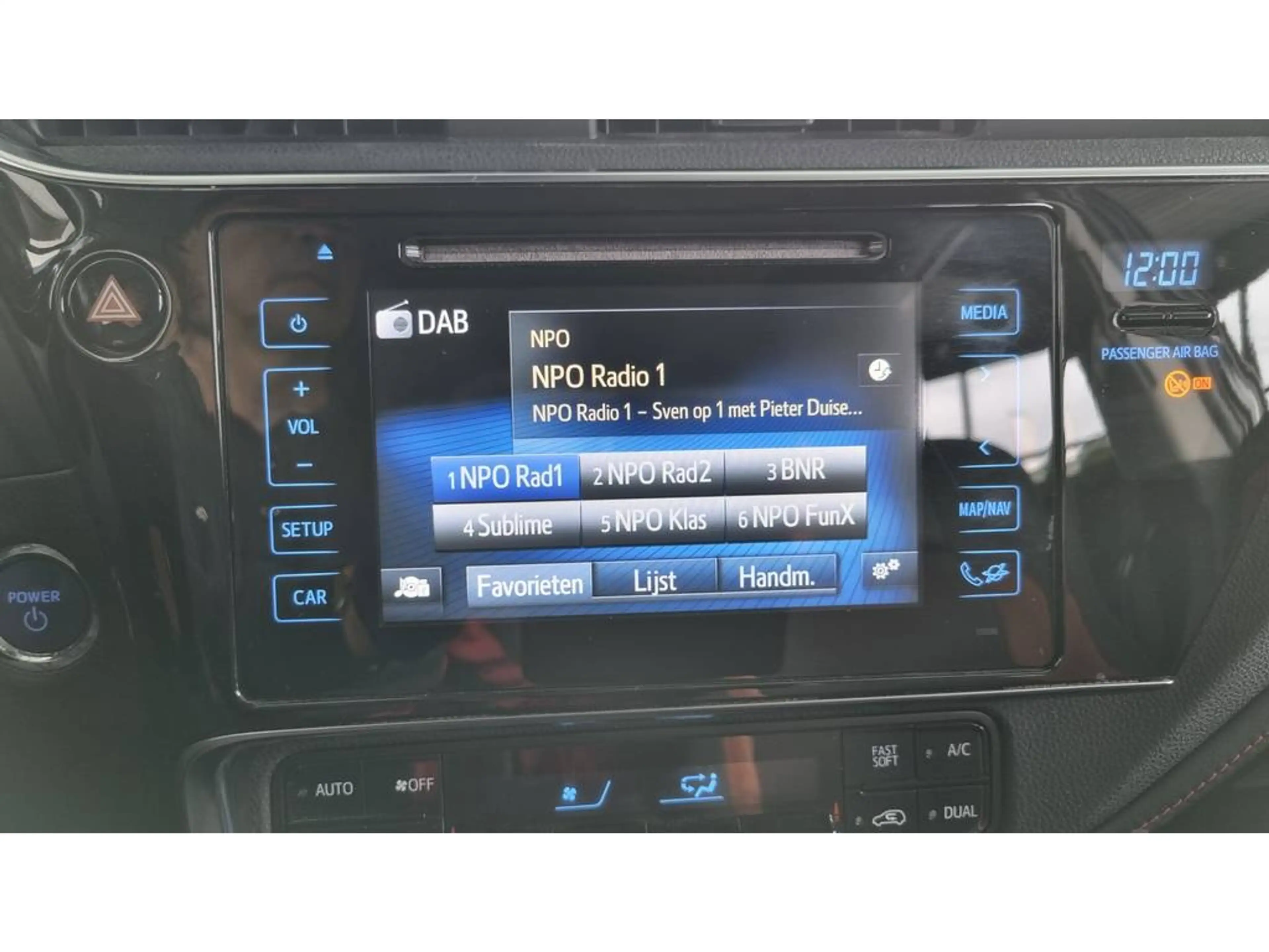 Toyota Auris Touring Sports TS 1.8 Business Pro | Navigatie | L — photo 16