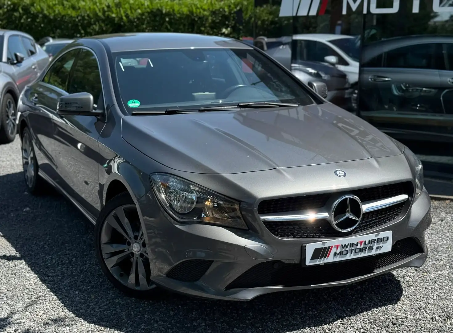 Mercedes-Benz CLA 180 CLA 180 7G-DCT Urban Černá - 2
