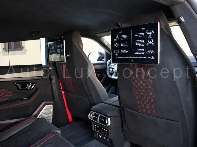 Lamborghini Urus view 10