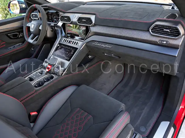 Lamborghini Urus view 6