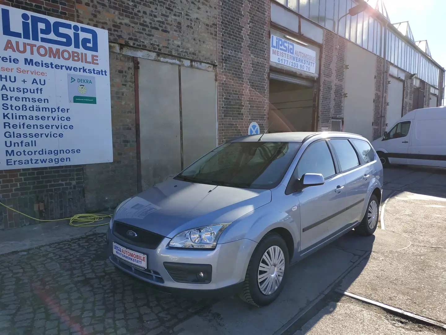 Ford Focus 1.6 Kombi/TÜV NEU/neue Reifen/beh. Frontscheibe Blau - 2