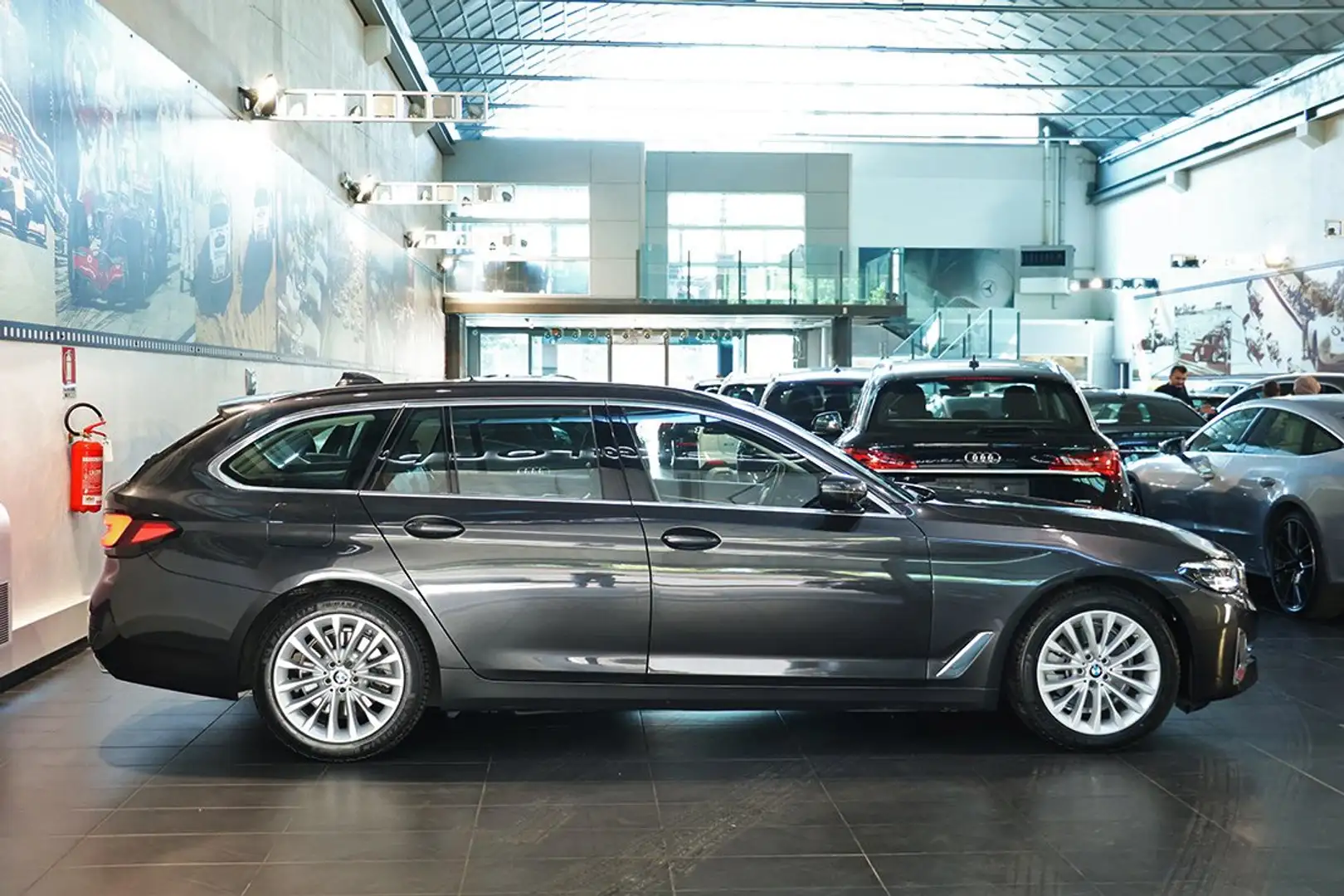 BMW 520 d 48V Touring Luxury - ADAS/COCKPIT PRO/PELLE Gris - 2