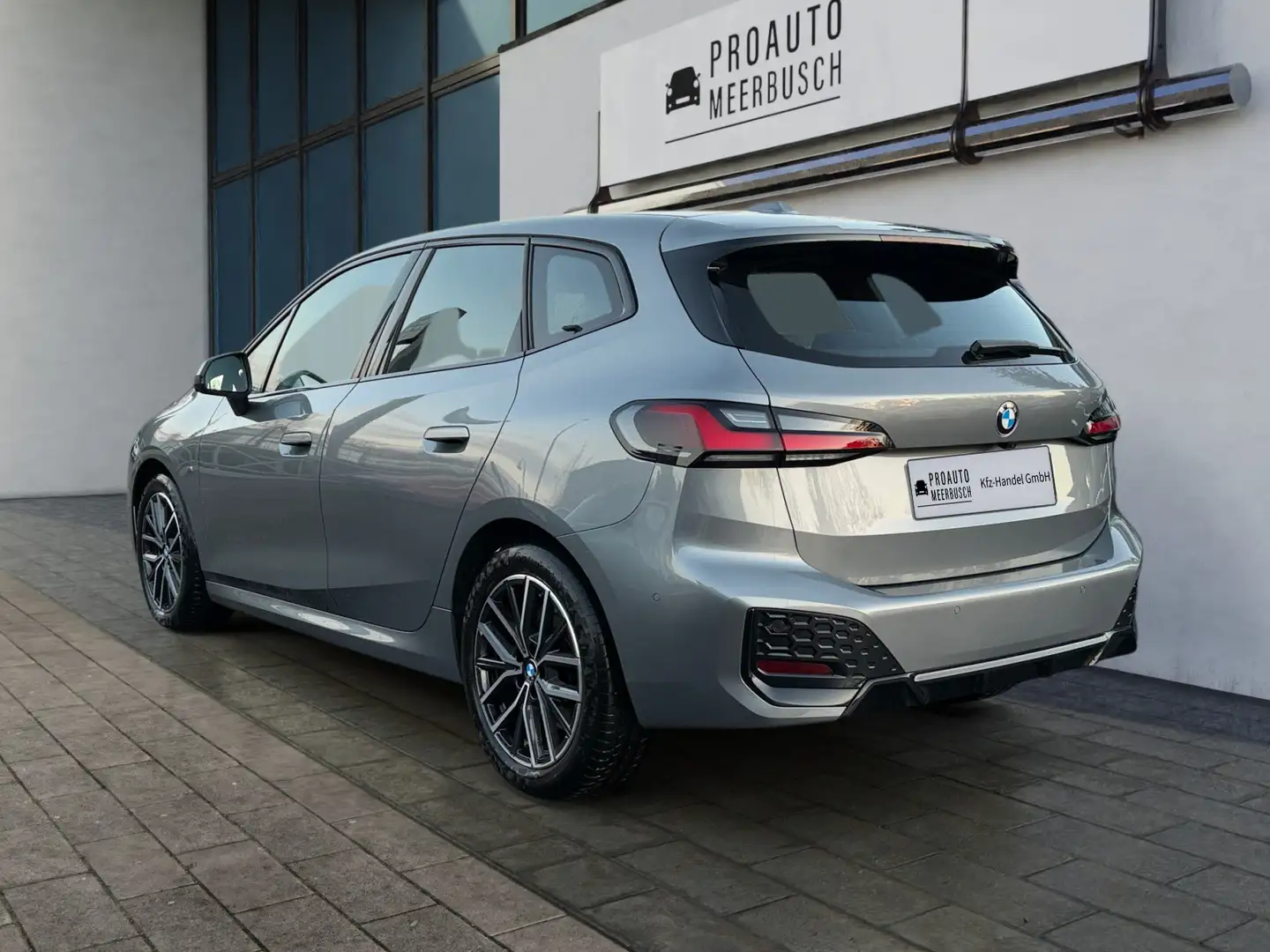 BMW 218 i Active Tourer M Sport ADAPTLED/MMRY/HUD/360° Grau - 2