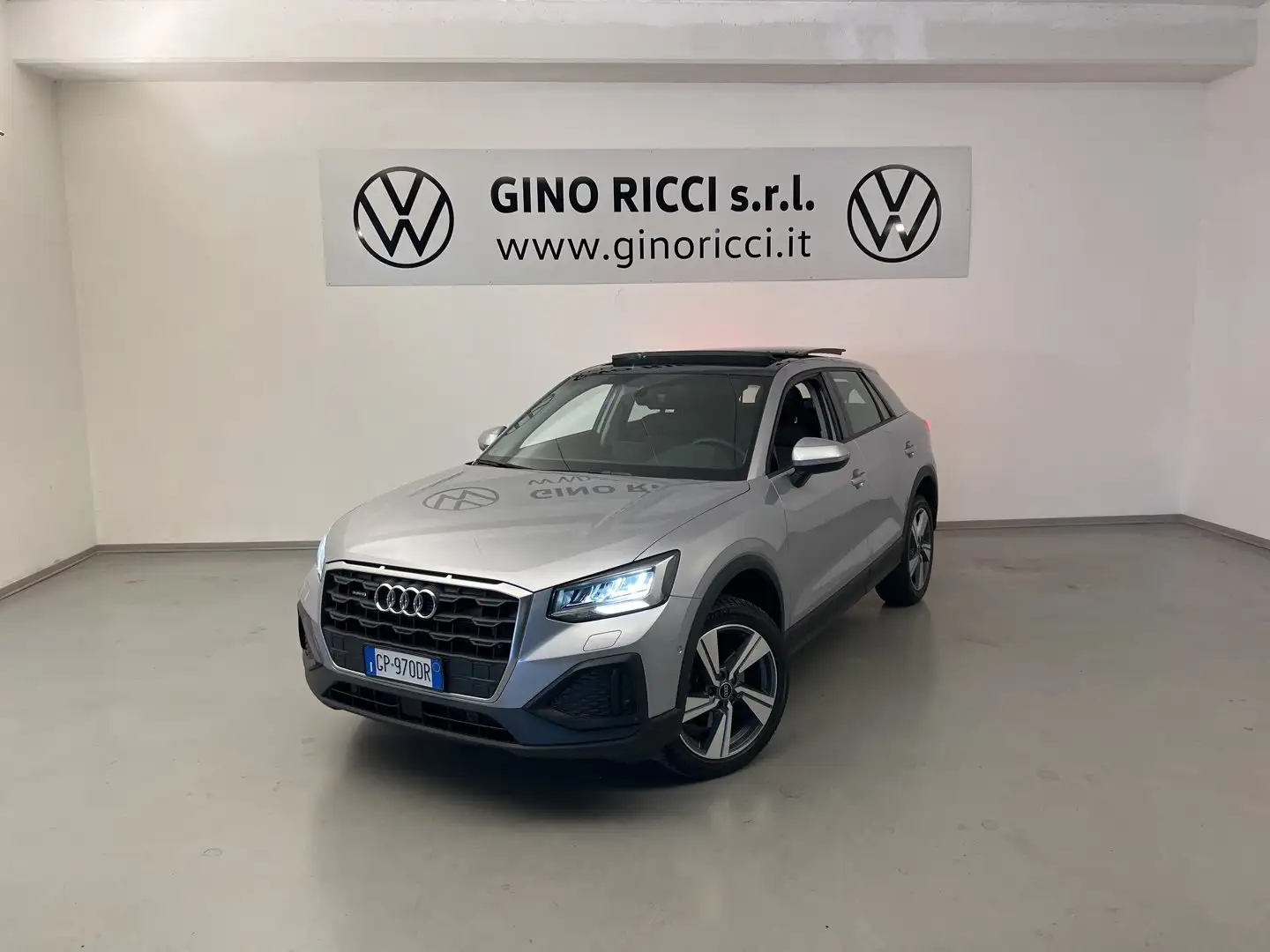 Audi Q2 35 TDI quattro S tronic Admired Argento - 1
