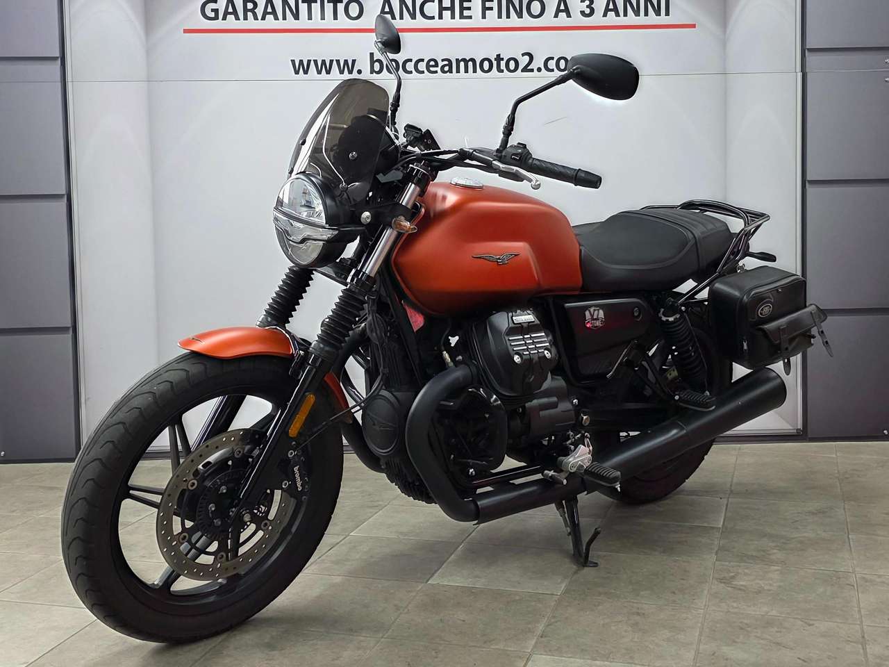 Moto Guzzi V 7 stone