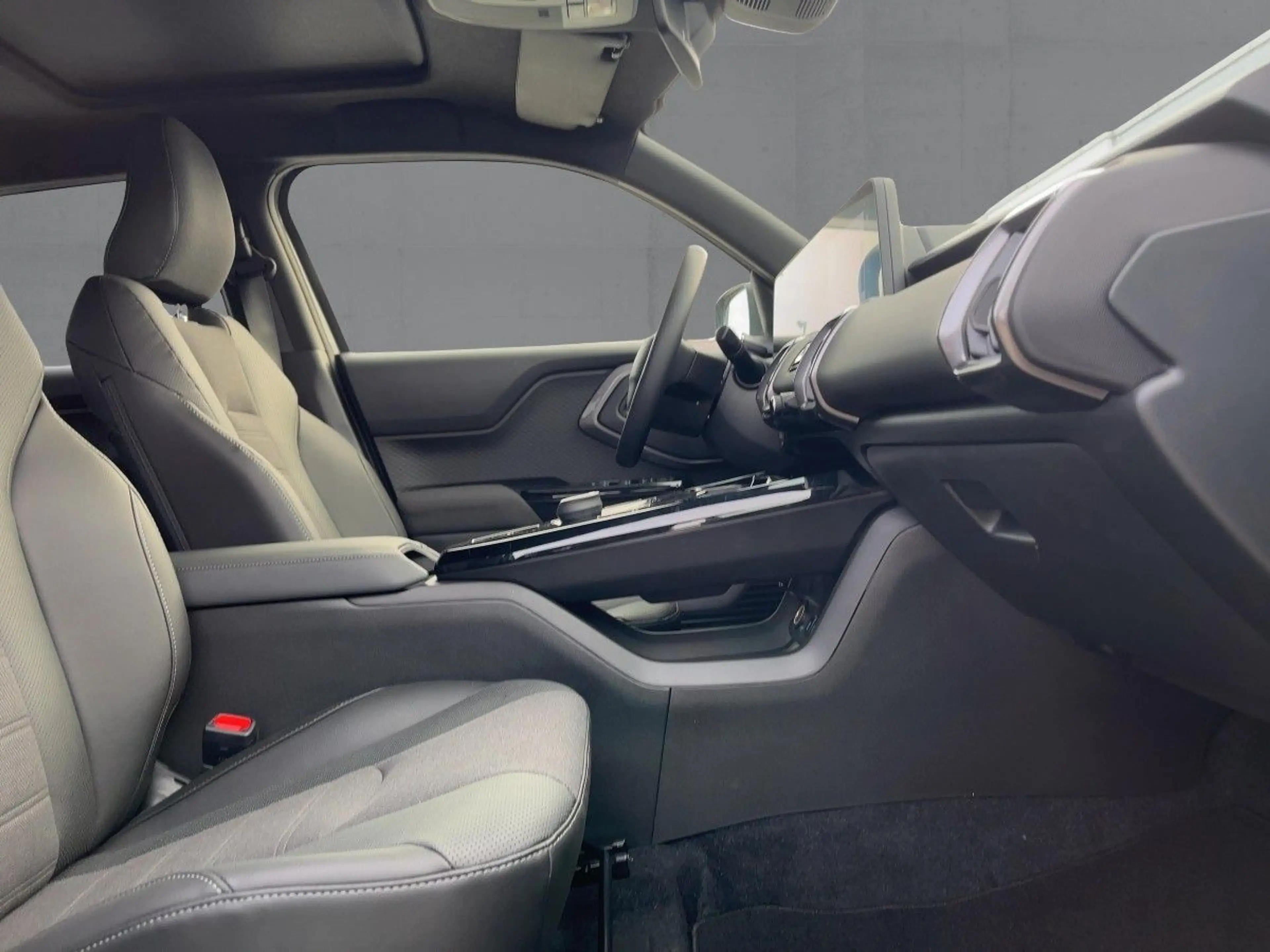 Toyota Urban Cruiser 128 kW // 61 kWh Lounge — photo 12