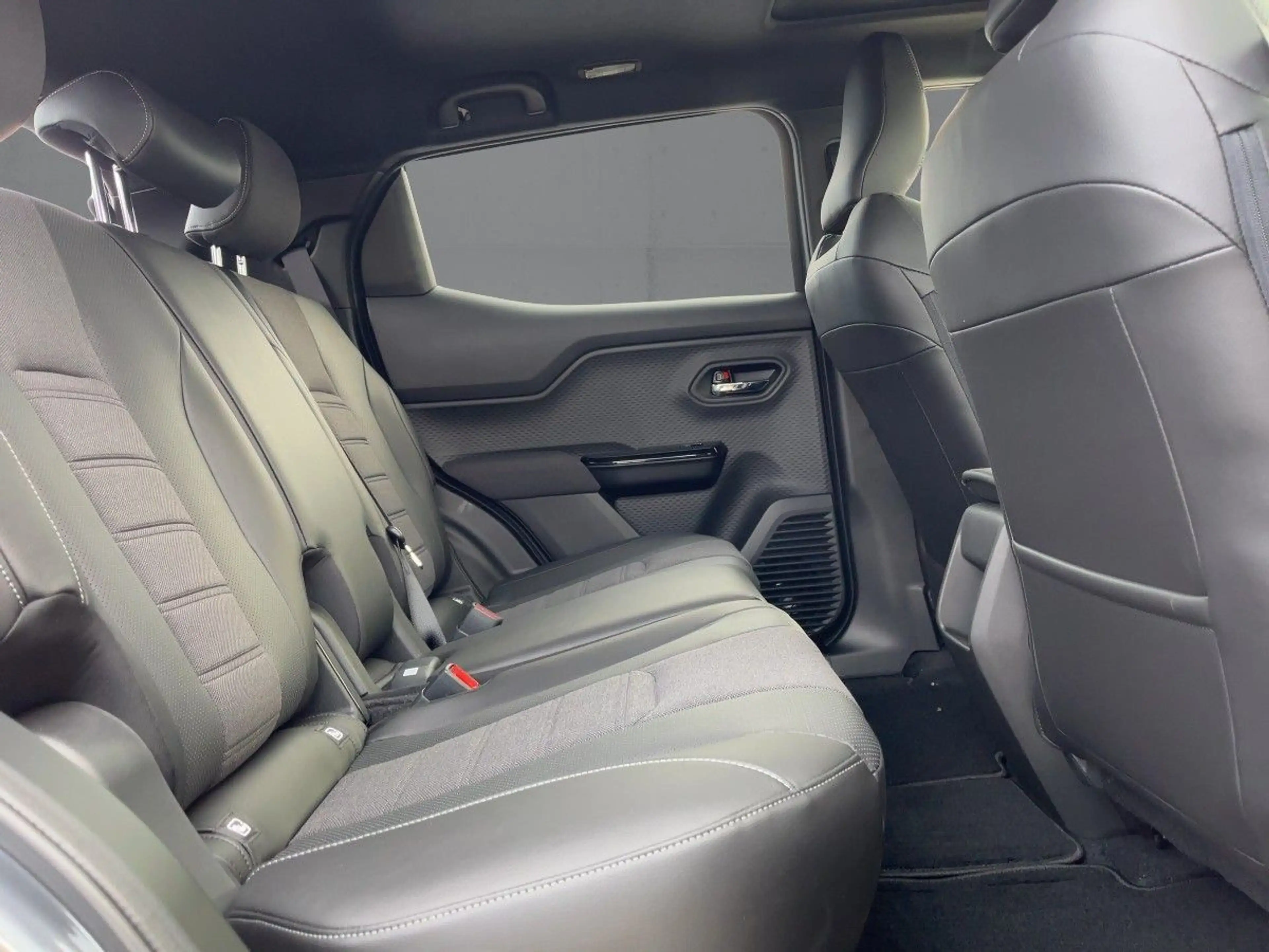 Toyota Urban Cruiser 128 kW // 61 kWh Lounge — photo 13