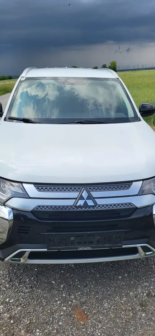 Mitsubishi Outlander Outlander 2,0 MIVEC AS Weiß - 2