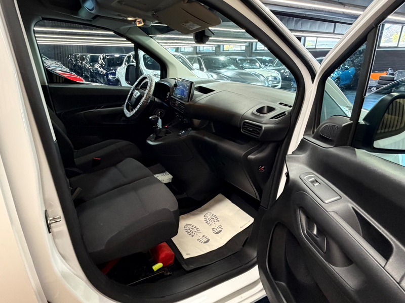 Peugeot Partner 1.5HDI ** UTILITAIRE ** GARANTIE 12 MOIS ** — photo 11