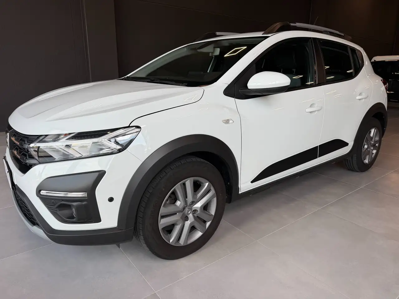 Dacia Sandero Stepway 1.0 tce Comfort Eco-g 100cv — photo 1 of 15