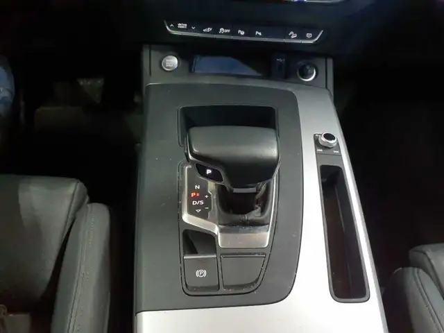 Audi Q5 view 10