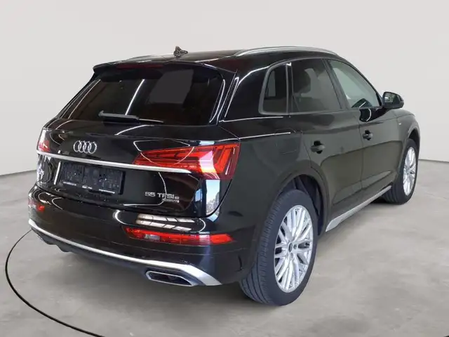 Audi Q5 view 4