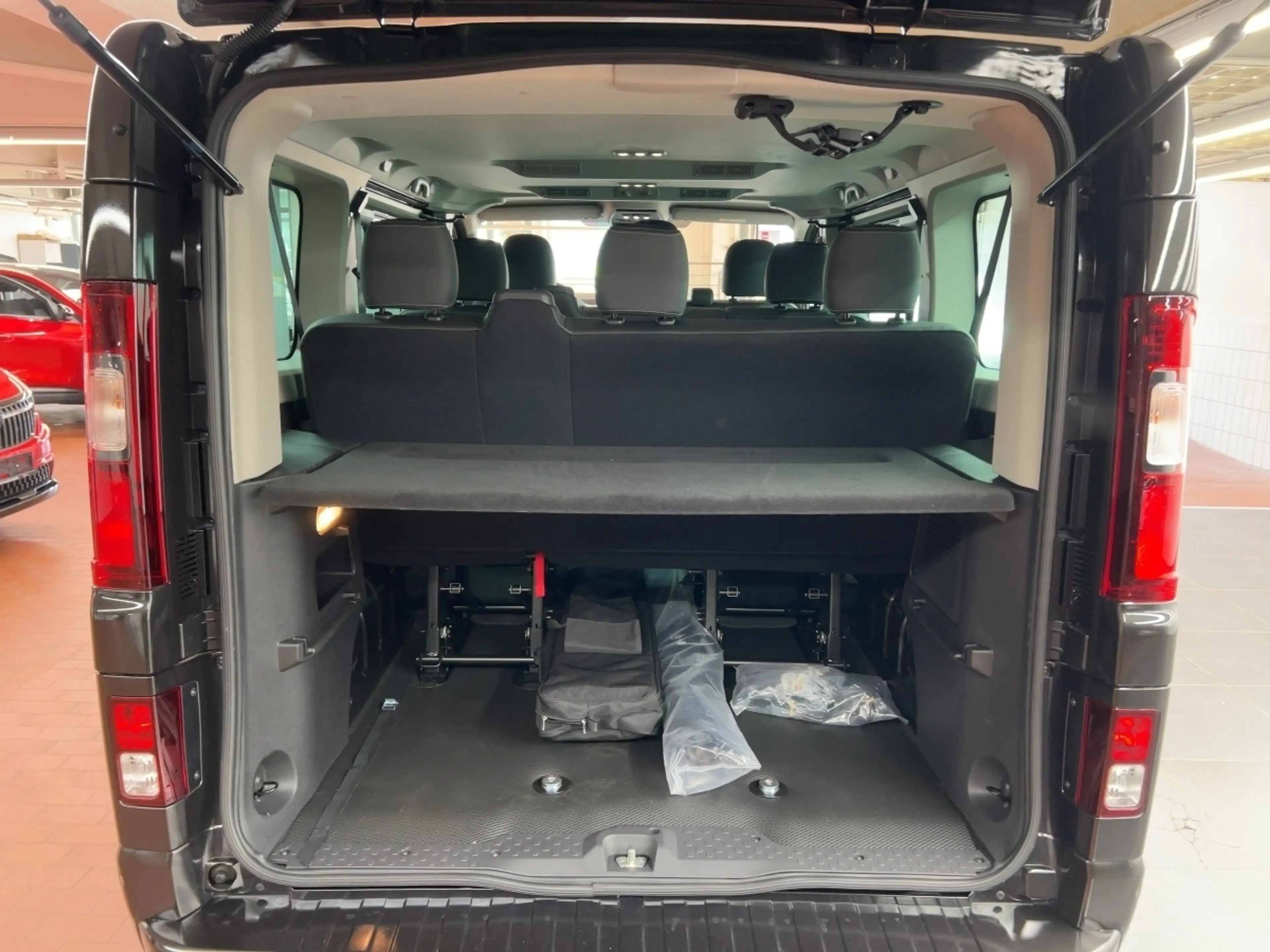 Renault Trafic Pkw Evolution Blue dCi 170 Automatik MY25 — photo 21