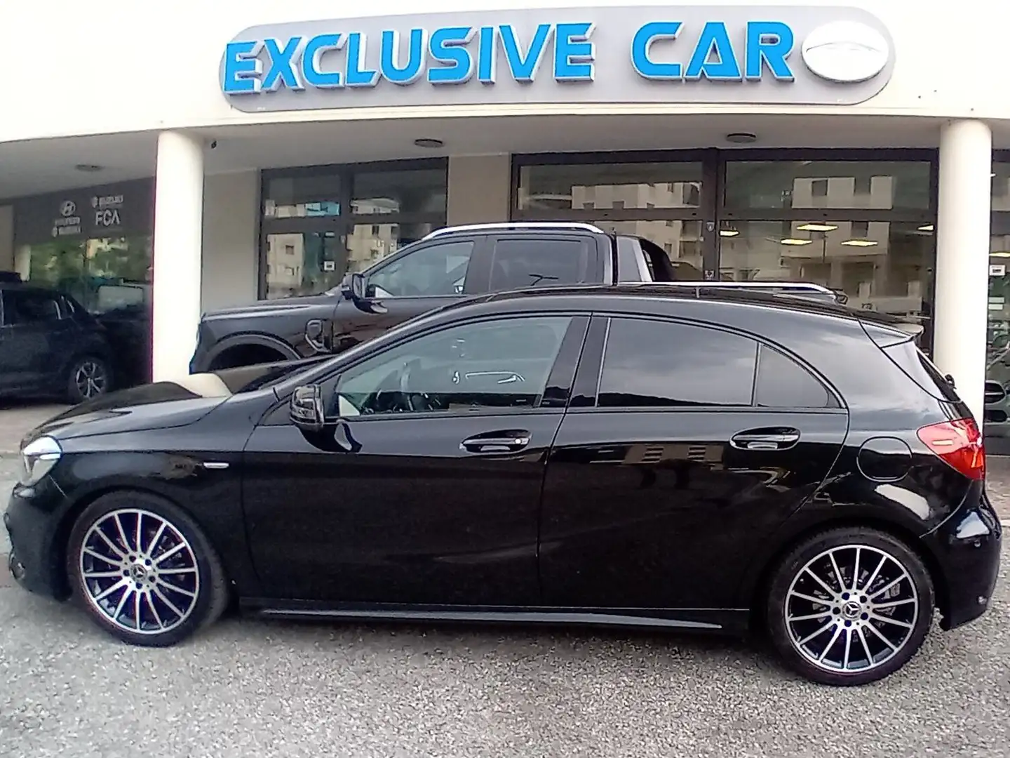Mercedes-Benz A 160 Classe A - W176 d Premium auto my16 Noir - 1