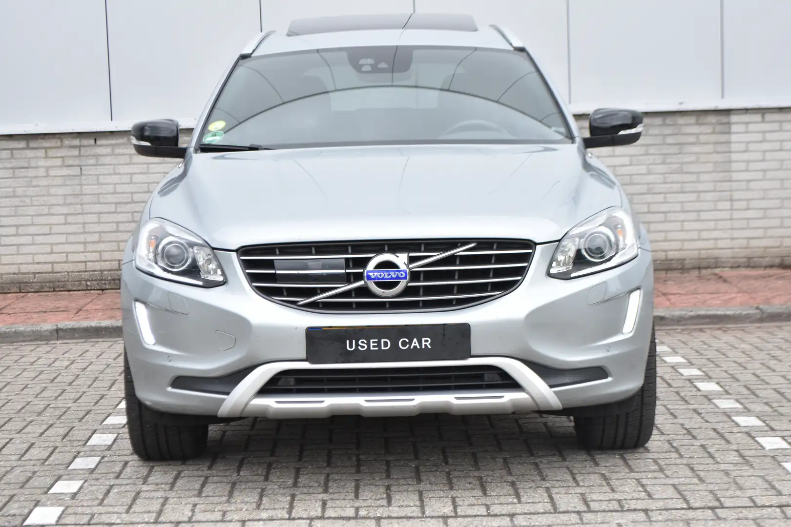 Volvo XC60 D4 FWD Summum | Pano | BLIS | Standkachel | 20" | Gris - 2