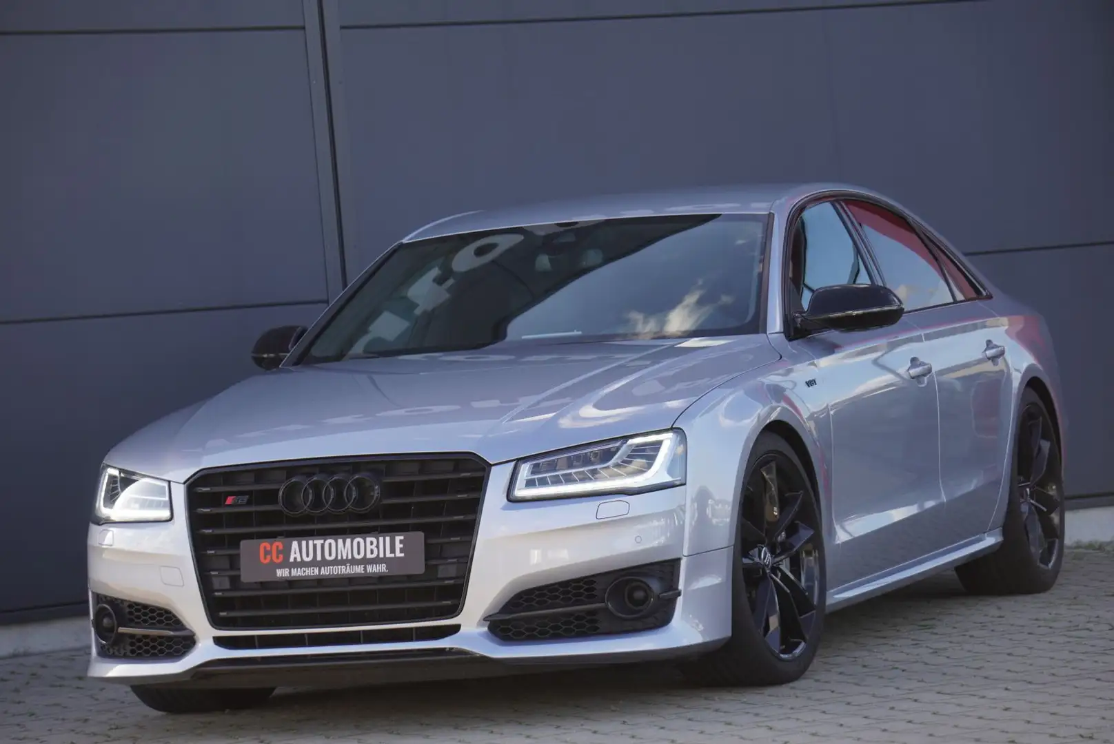 Audi S8 4.0 TFSI quattro plus+21Zoll+Keramik+Standhzg Silber - 2