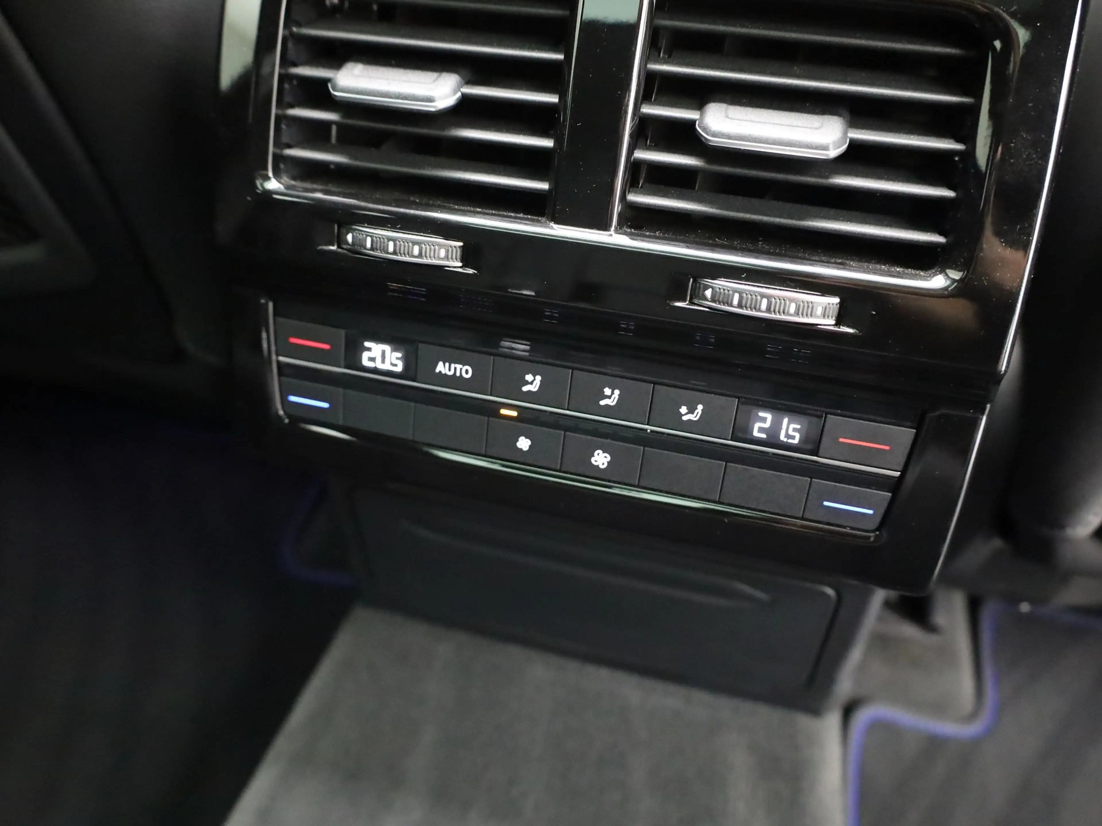 Volkswagen Touareg 3.0 TSi 4MOTION R | Panodak | Stoelkoeling | Trekh — photo 49