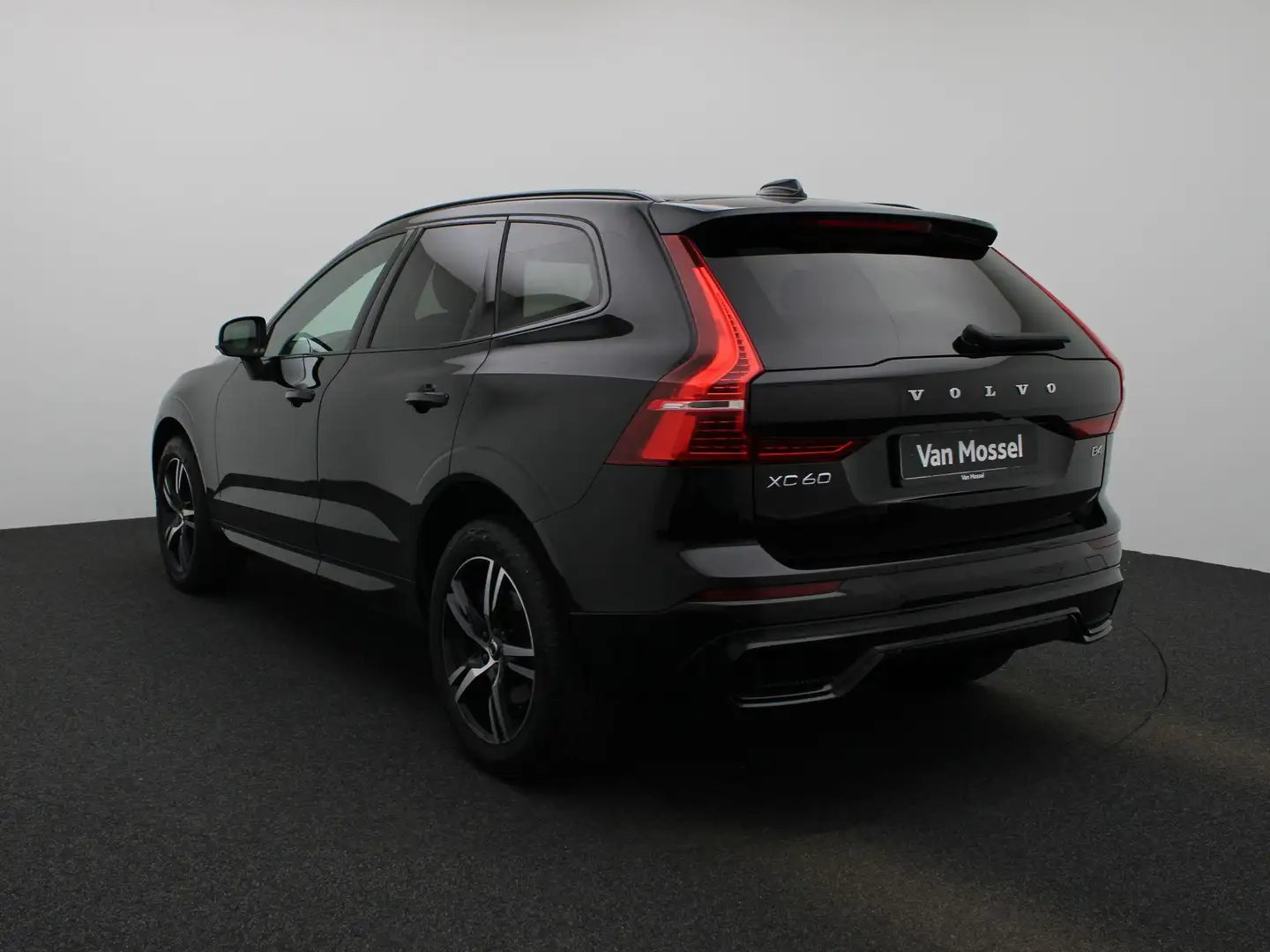 Volvo XC60 2.0 B4 R-Design Zwart - 2