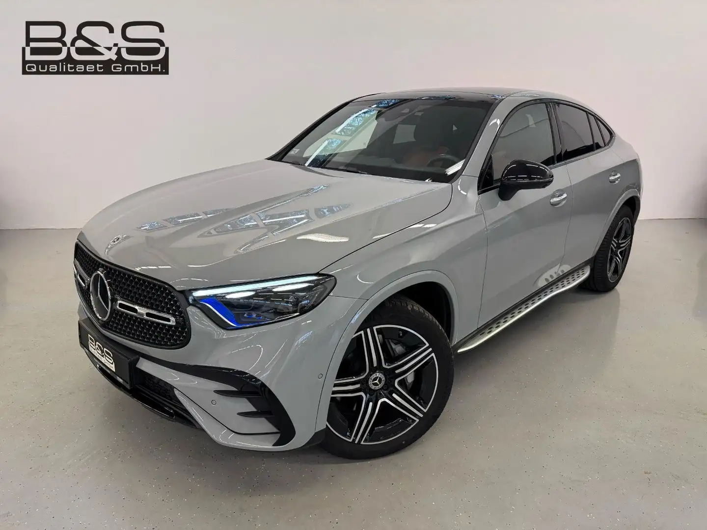 Mercedes-Benz GLC 300 d Coupe 4Matic DISTR,HUD,PANO,BURM,AHK... Grijs - 2