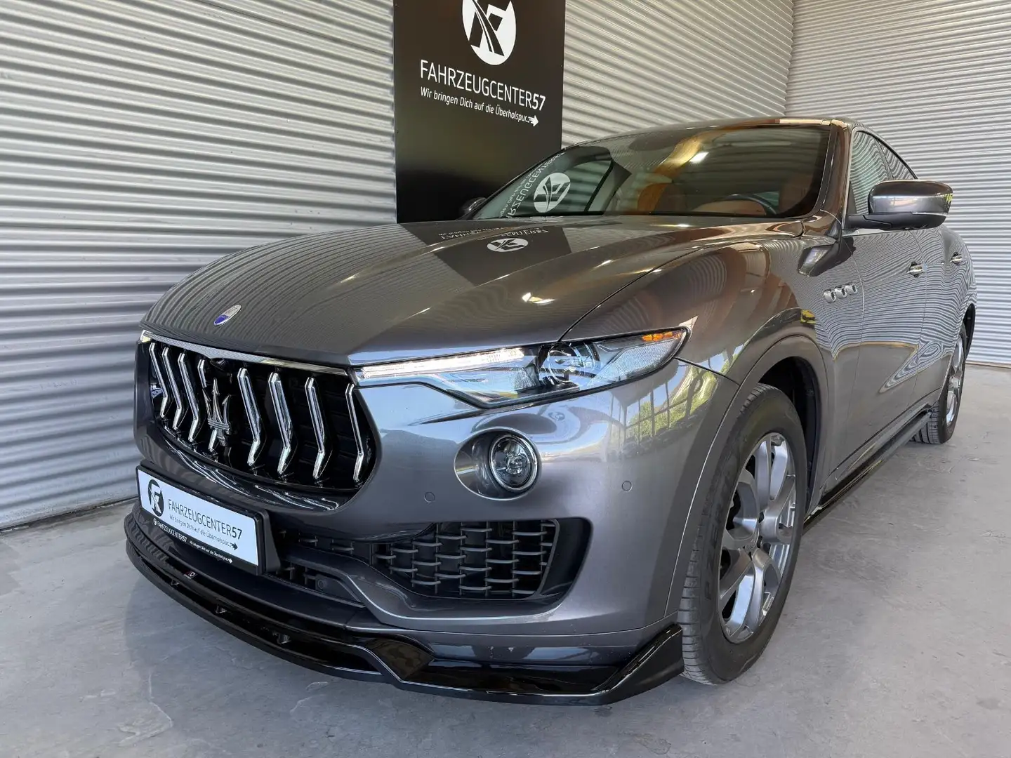Maserati Levante 3.0 V6 Q4/CARPLAY/PANO/RFK/LED Gris - 2
