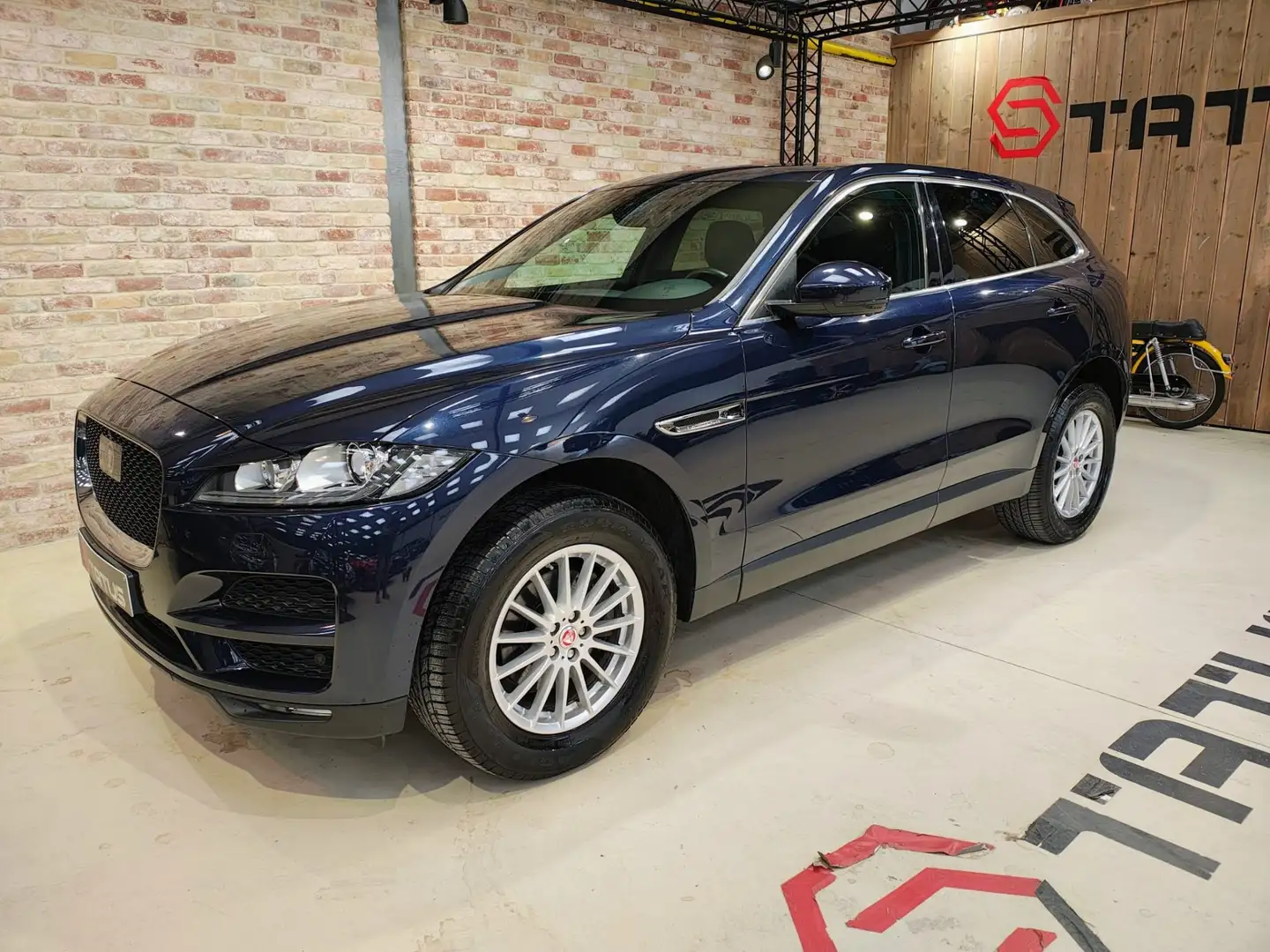 Jaguar F-Pace 2.0i AWD Prestige. 250PK. PANO. BENZINE. Bleu - 1