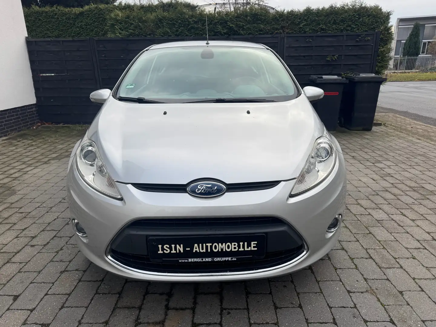 Ford Fiesta Titanium Silber - 2