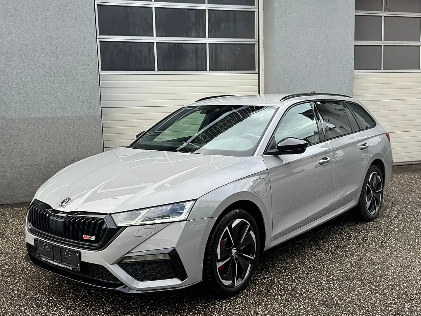 Skoda Octavia Combi RS iV 245 DSG Grau - 2