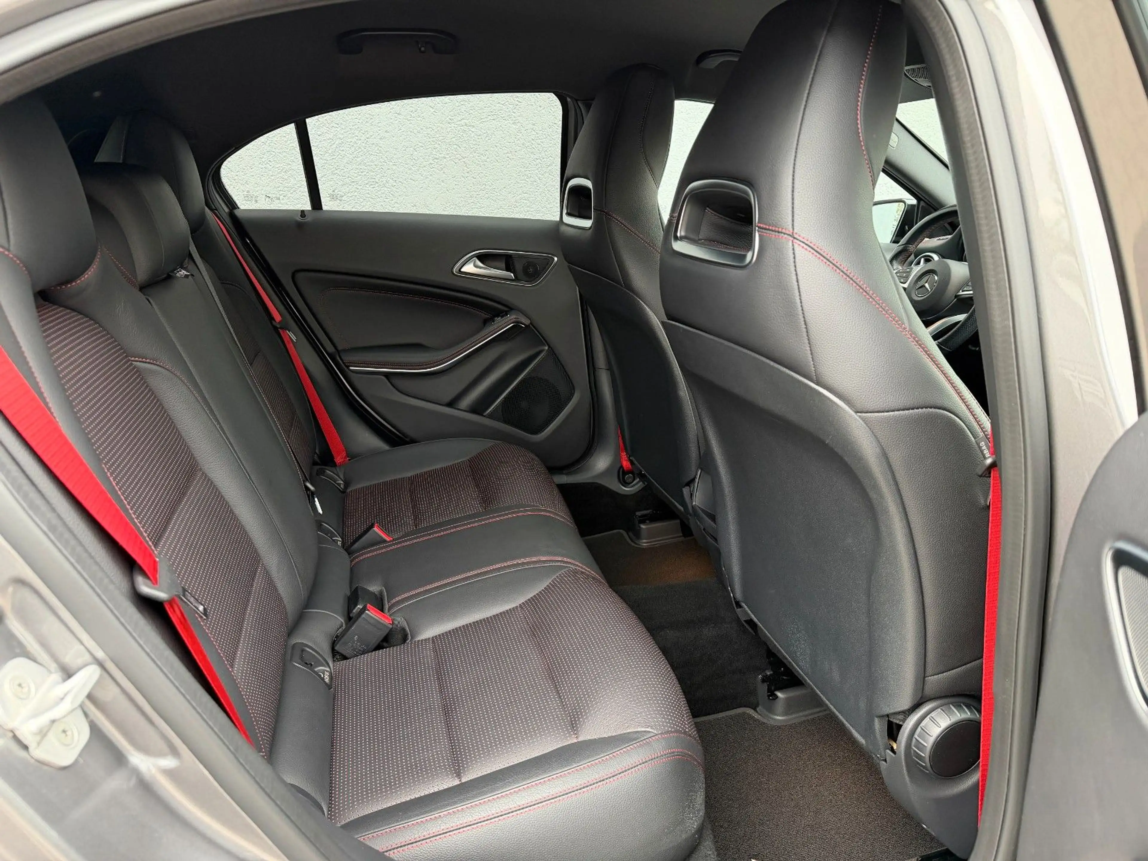Mercedes-Benz A 200 A200 AMG-Line*LED*Carbon*Night-Paket*Navi* — photo 11