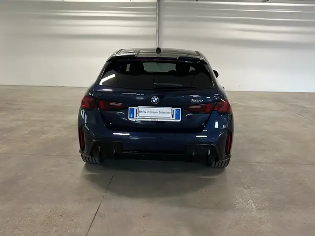BMW 1 Series view 4