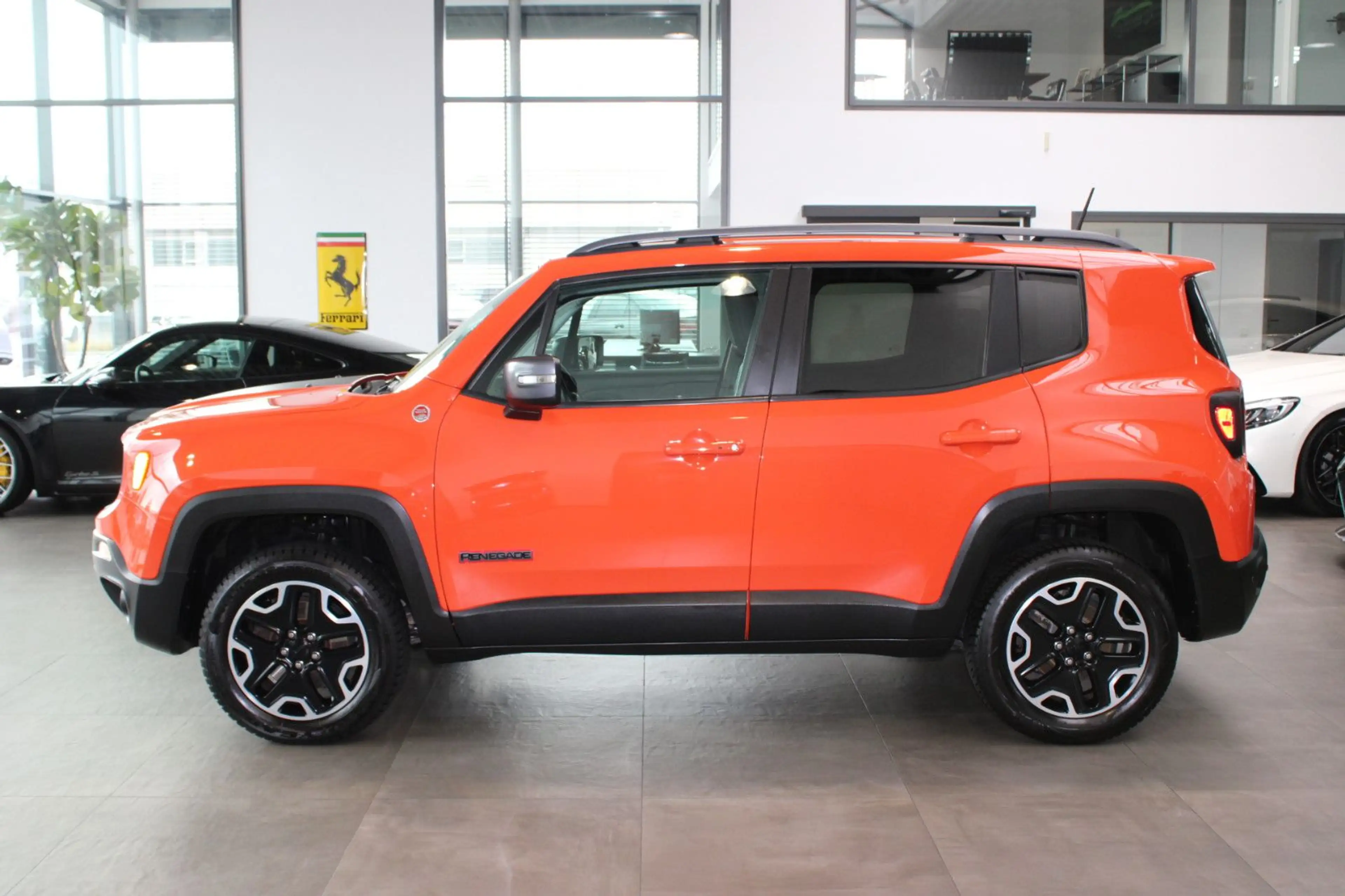 Jeep Renegade RENEGADE *TRAILHAWK* 4X4 DIESEL AUTOMATIK 1.HAND — photo 3
