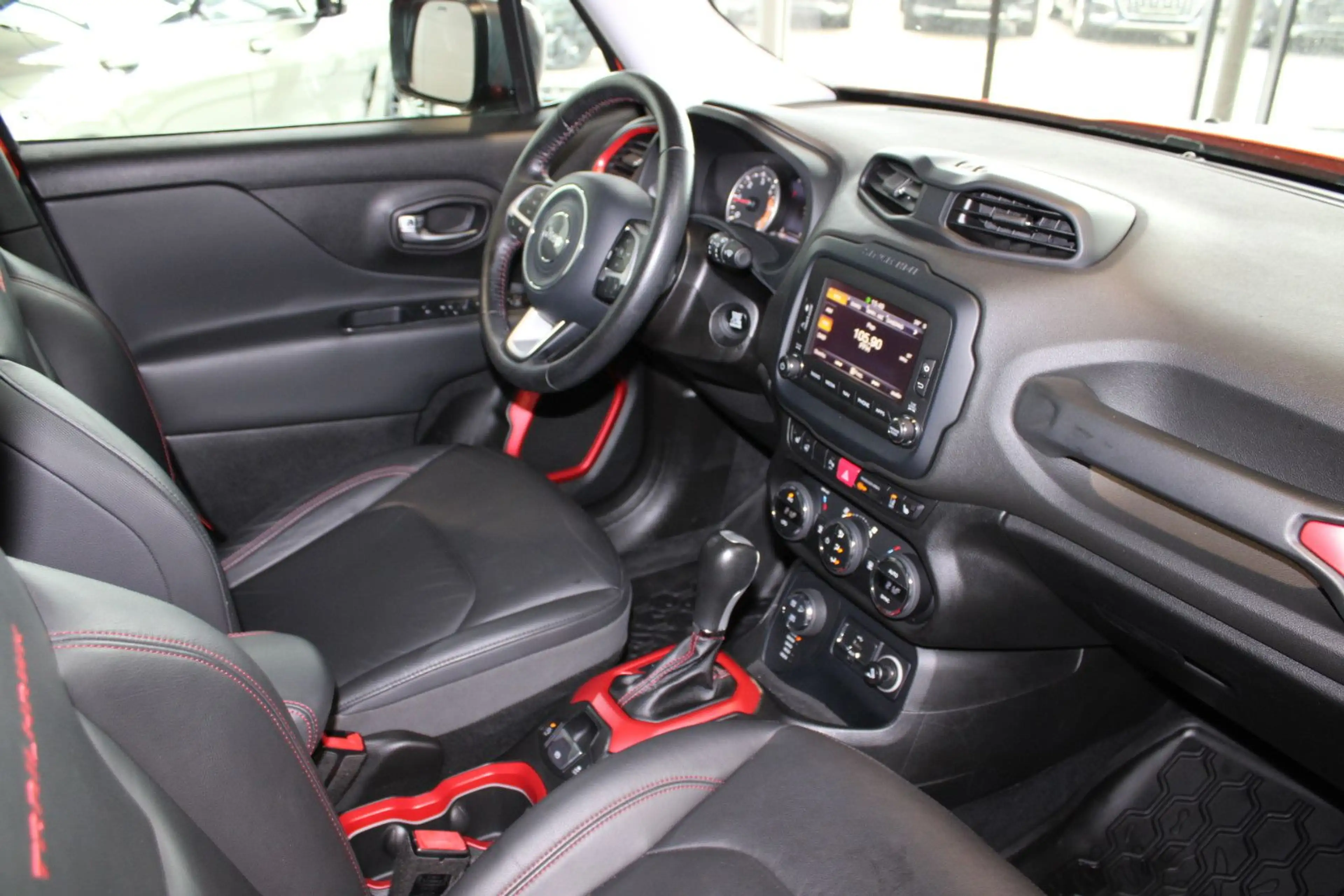 Jeep Renegade RENEGADE *TRAILHAWK* 4X4 DIESEL AUTOMATIK 1.HAND — photo 14