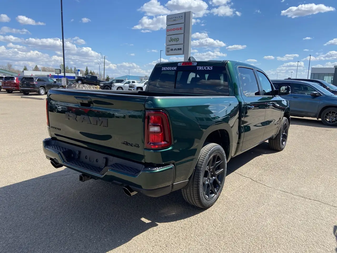 RAM 1500 снимка RAM 1500