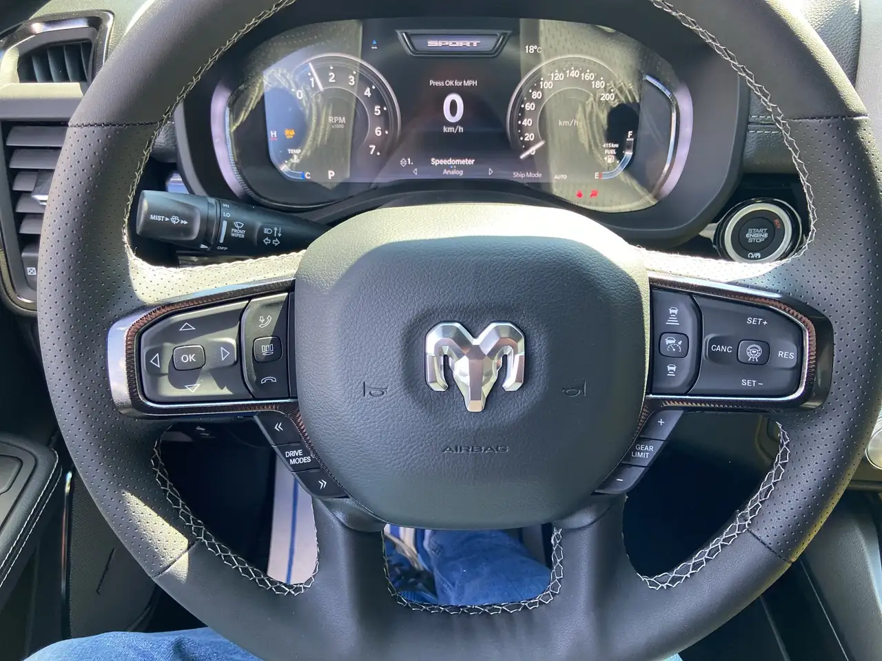 RAM 1500 снимка RAM 1500