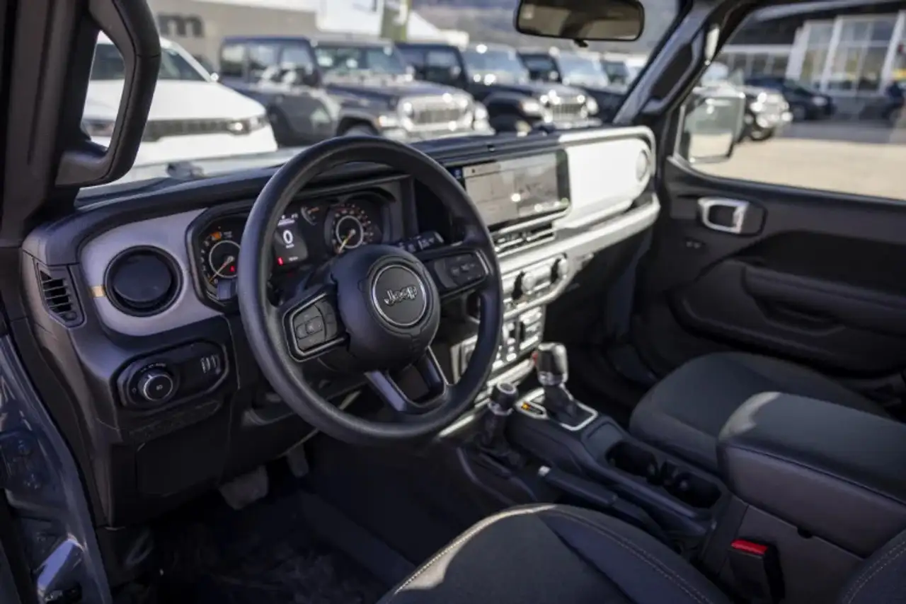 Jeep Wrangler снимка Jeep Wrangler