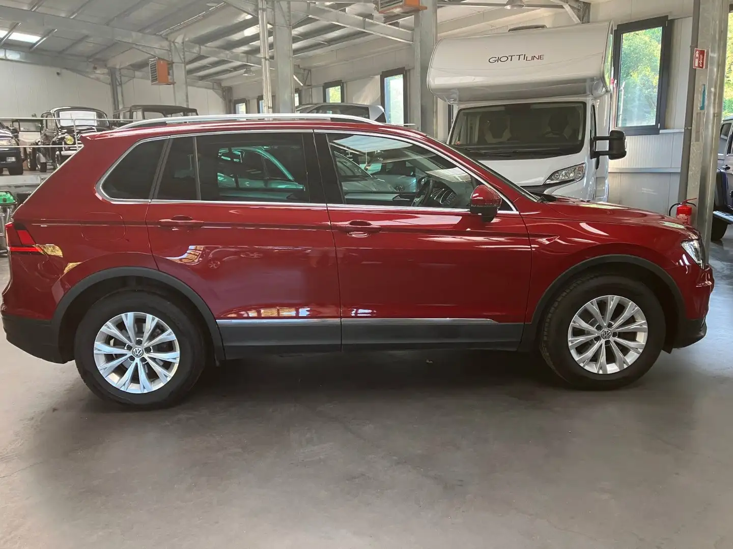 Volkswagen Tiguan 2.0 Comfortline 4Motion 180HP Rouge - 2