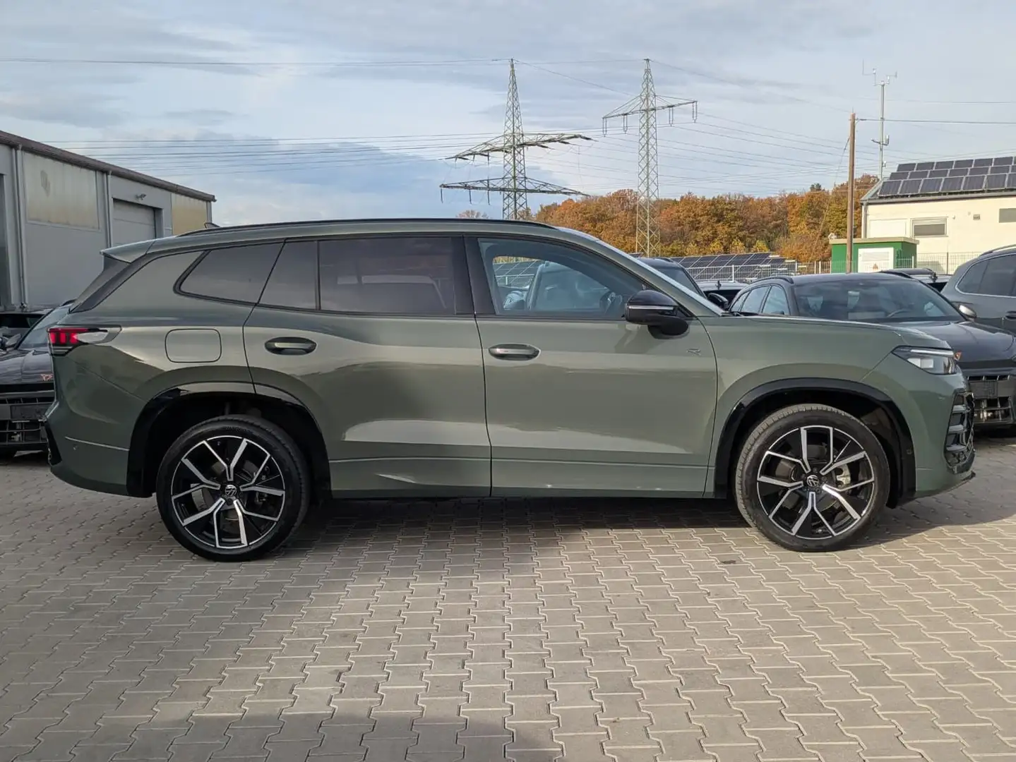 Volkswagen Tayron 2.0 TDI 4M R-Line 7Si*MATRIX*AHK*PANO*HUD Verde - 2