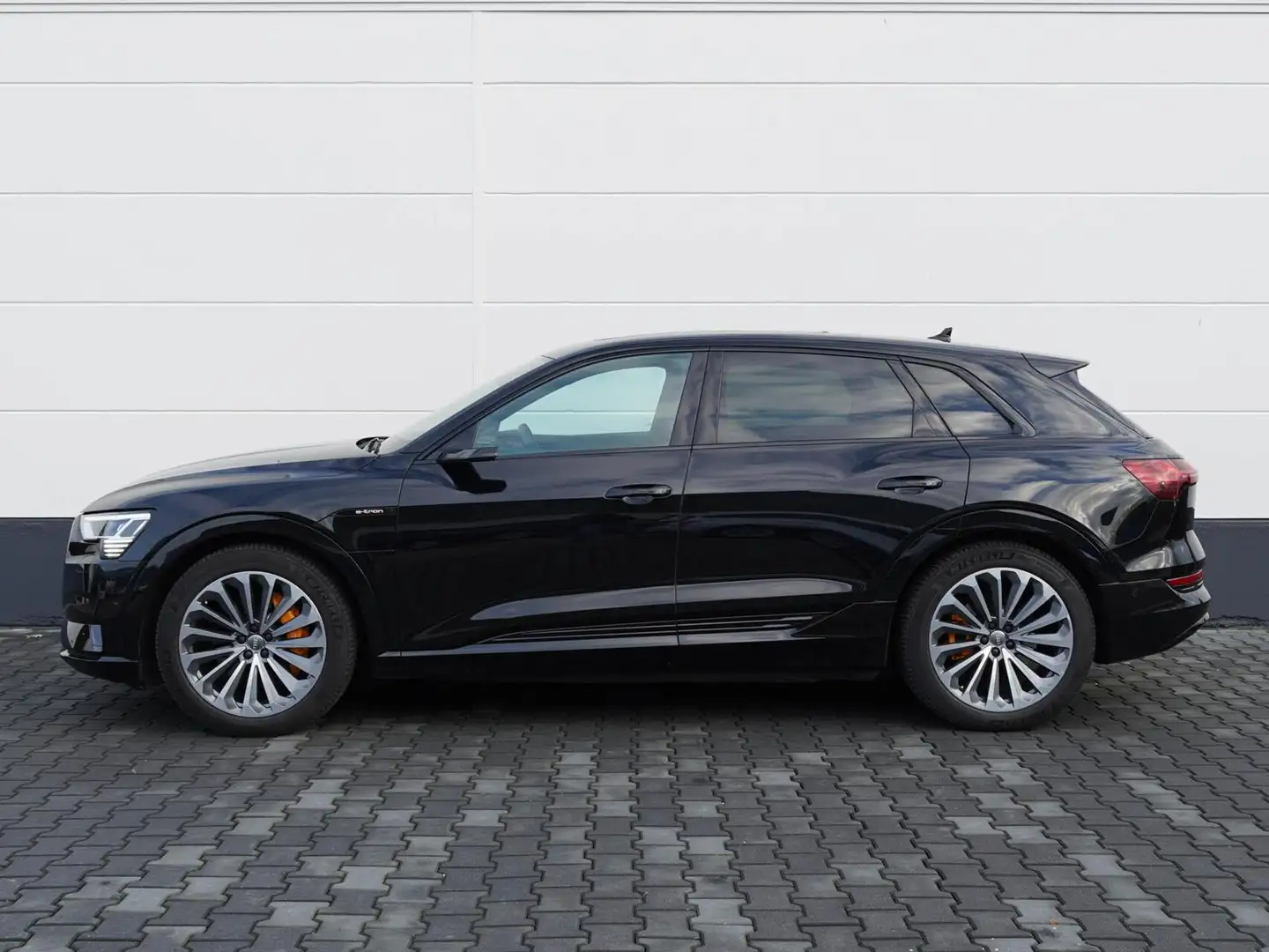 Audi e-tron 55 Quattro Advanced 95 kWh S-Line | Panoramadak | Black - 2