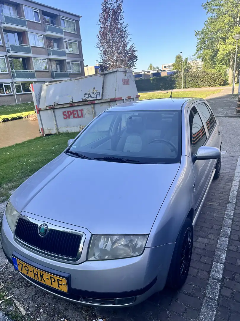 Skoda Fabia 1.4-16V Comfort Gri - 2
