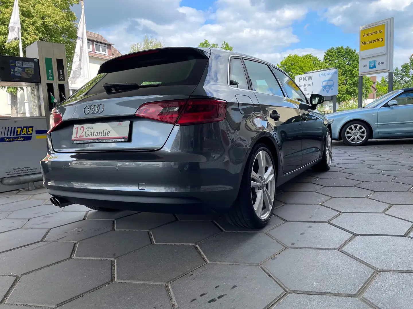 Audi A3 S line Sportpaket Plus ACC/1-Hand Grau - 2