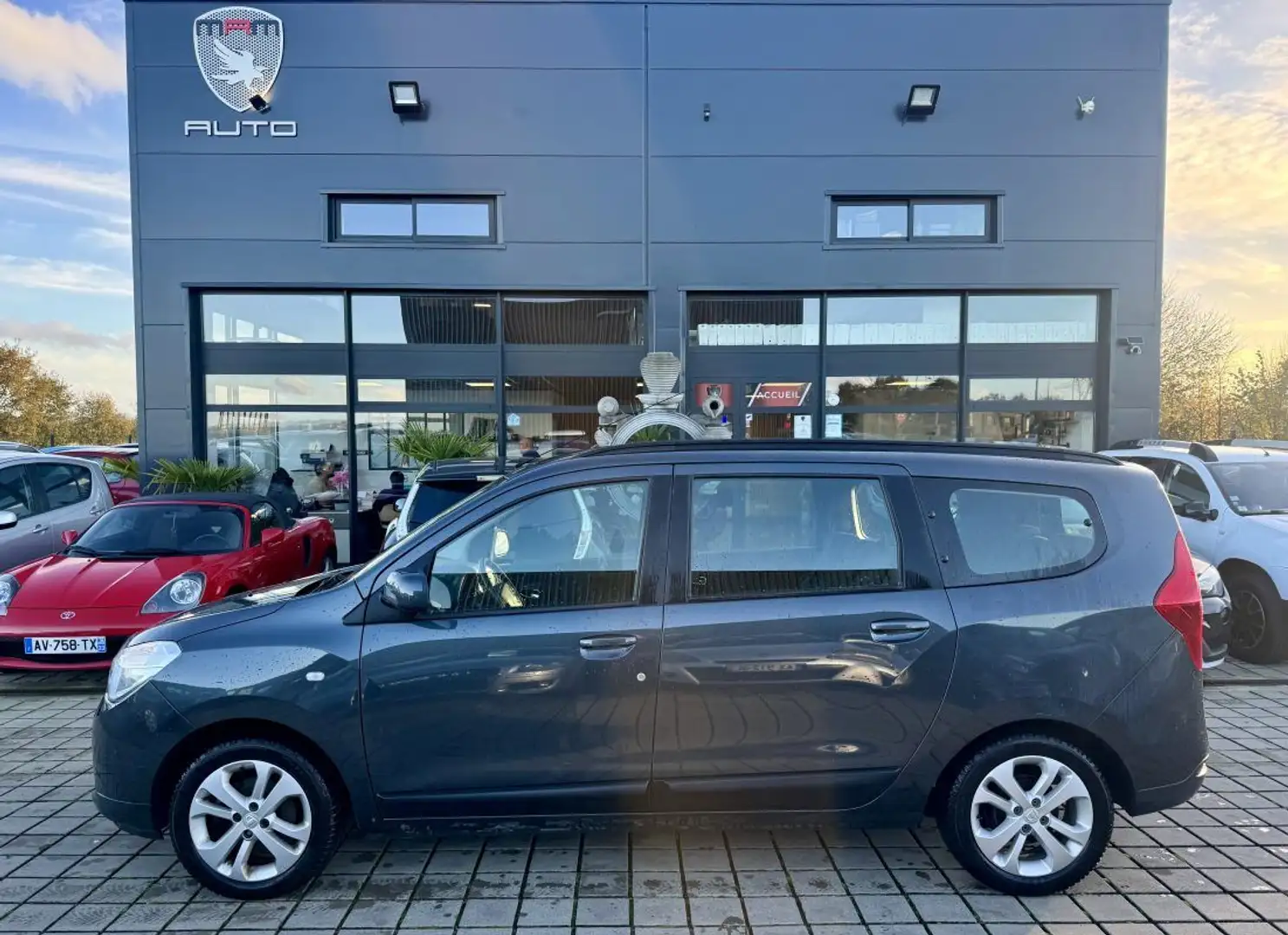 Dacia Lodgy 1.2 TCe 115ch Lauréate 7 Places Prestige Gris - 1