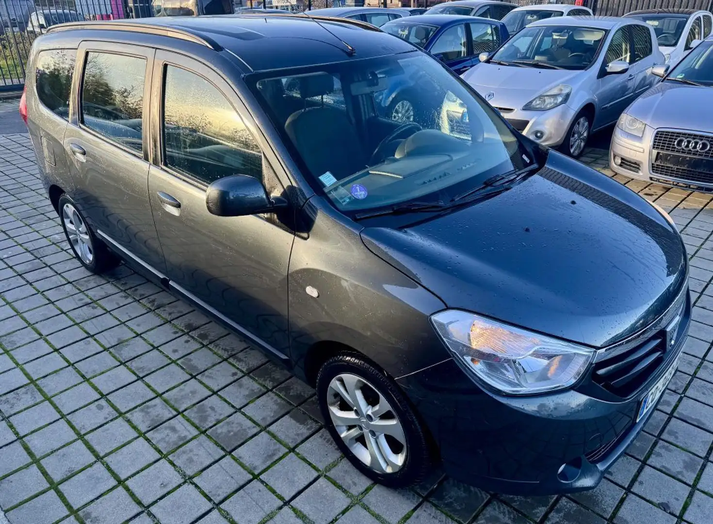 Dacia Lodgy 1.2 TCe 115ch Lauréate 7 Places Prestige Gris - 2