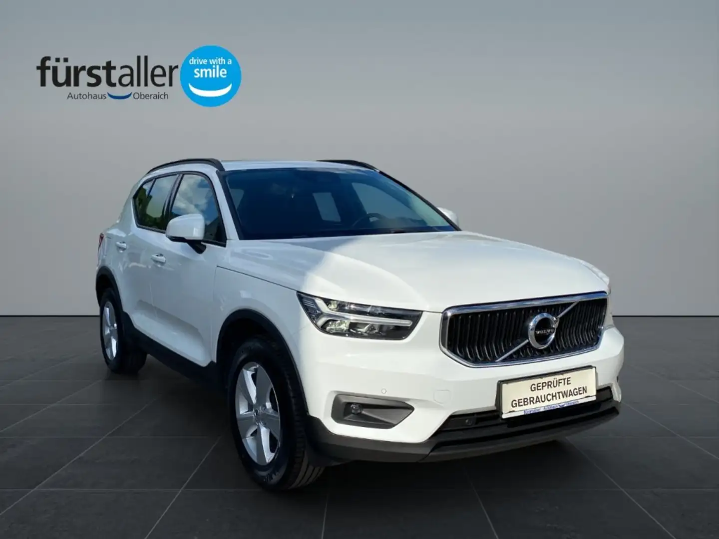 Volvo XC40 T3 Kinetic Blanc - 2