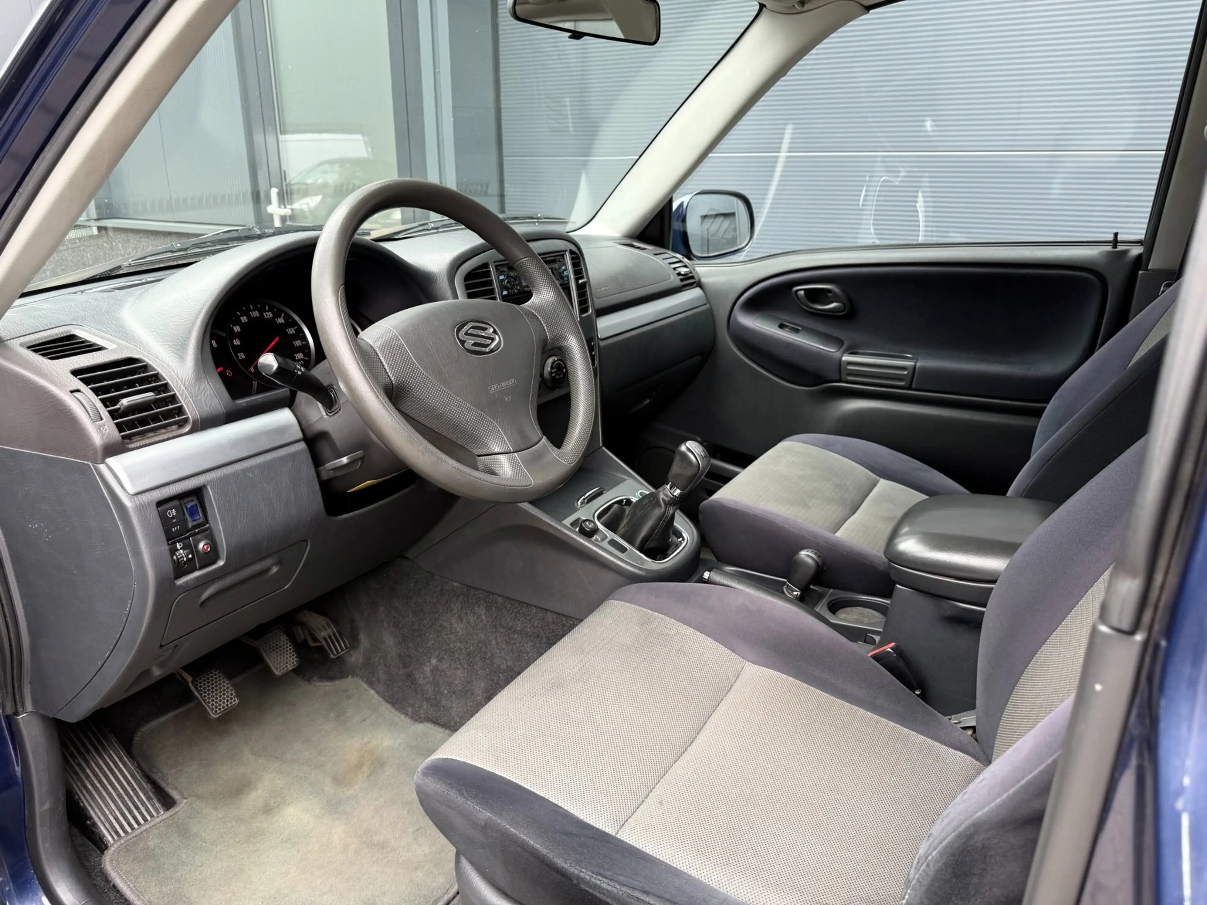 Suzuki Grand Vitara 2.0 Metal Top — photo 3